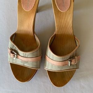 Burberry wooden heel sandals vintage